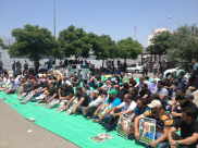  بالفيديو: صلاة جمعة حاشدة أمام سجن الرملة تضامناً مع الأسرى المضربين عن الطعام